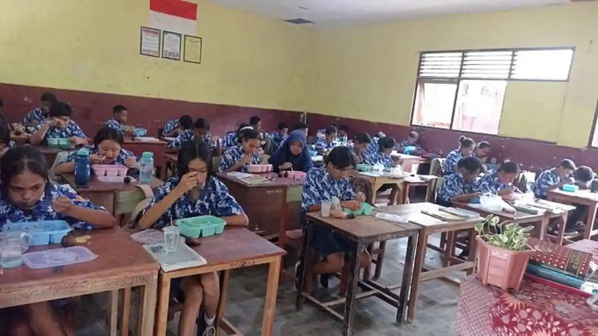 Sempat Tertunda Sehari, Program MBG di SMPN 5 Kota Kupang Kembali Berjalan Normal