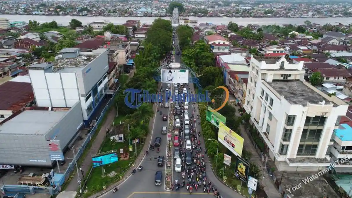 Arus Lalu Lintas di Simpang Empat Jalan Tanjungpura-Imam Bonjol di Sore Hari - simpang-tajungpura_20170204_231400.jpg