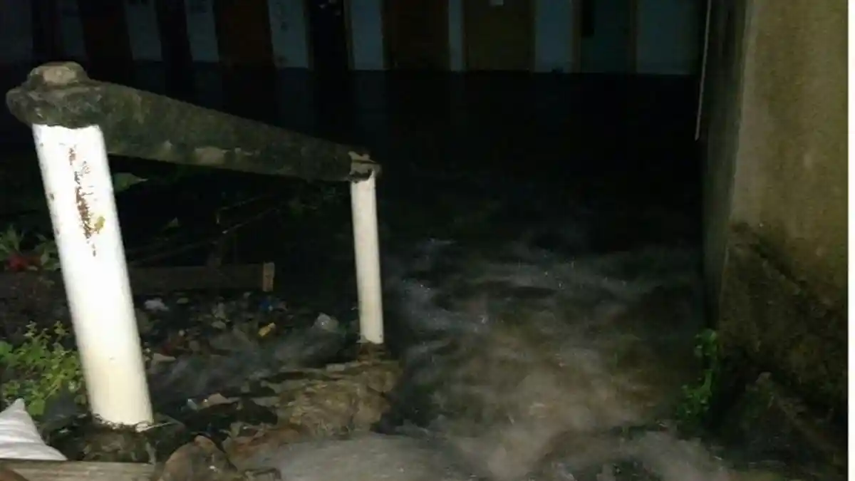 10 Rumah Terendam Banjir Pasca Jebolnya Tanggul Kali Laya di Depok
