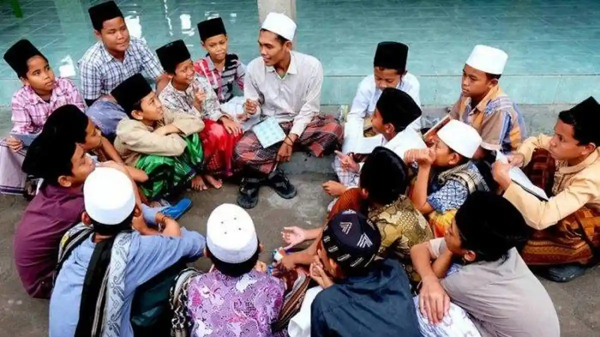 Beda Pendapat Gubernur Banten dan Bupati Pandeglang Terkait Larangan Mudik Bagi Santri