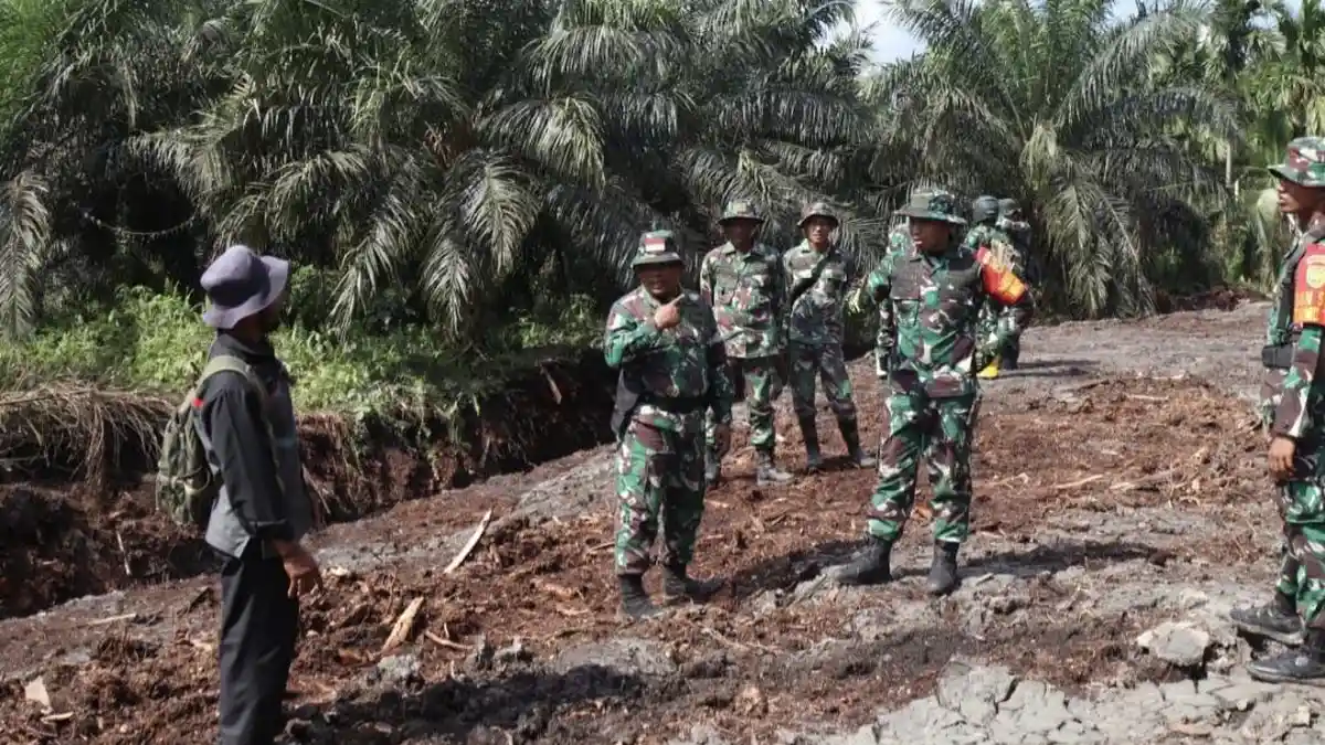 Dandim 0419/Tanjab Cek Langsung Titik Jalan Program TMMD ke 118 di Desa Sungai Tawar