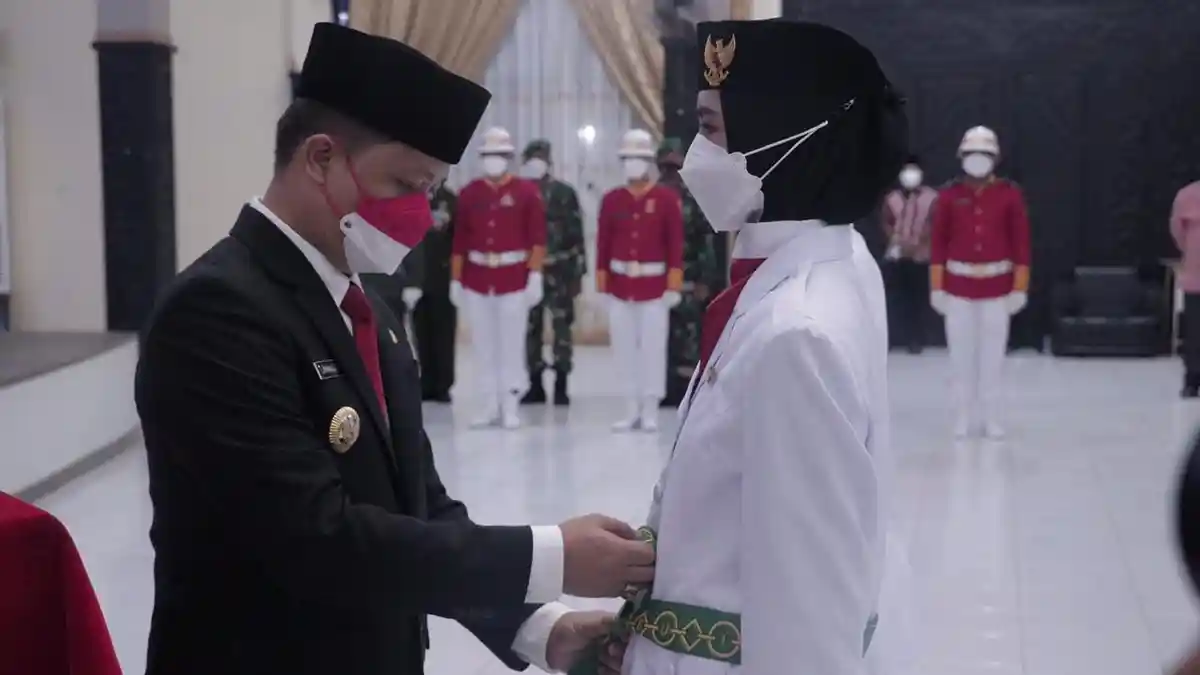 Bupati Ibrahim Ali Kukuhkan Anggota Paskibra Tana Tidung