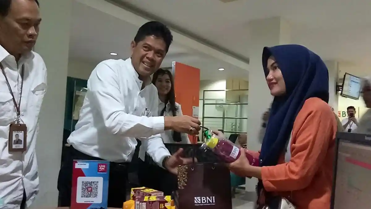Hapelnas 2019, Pemimpin BNI Wilayah Makassar Sapa Nasabah Cabang Mattoanging