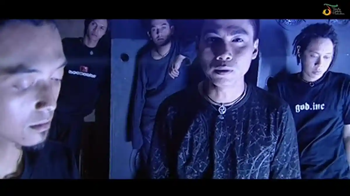 Chord Gitar dan Lirik Lagu Kenanglah Aku - Naff, Karamnya Cinta Ini