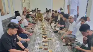 BUKA-PUASA-Suasana-buka-puasa-di-Masjid-Victoria-Park-Mosque-Royal.jpg