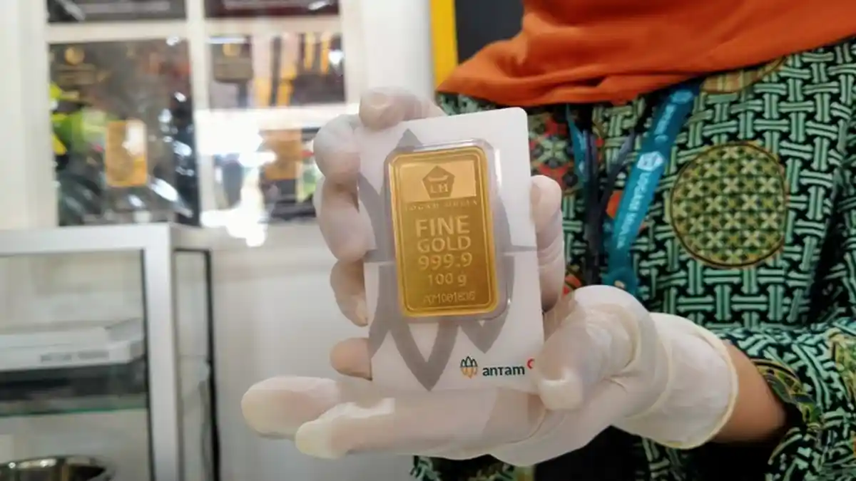 Tak Sampai Rp1 Juta! Emas Antam Semarang Hari Ini Rp996.000 Per Gram, Simak Daftar Lengkapnya