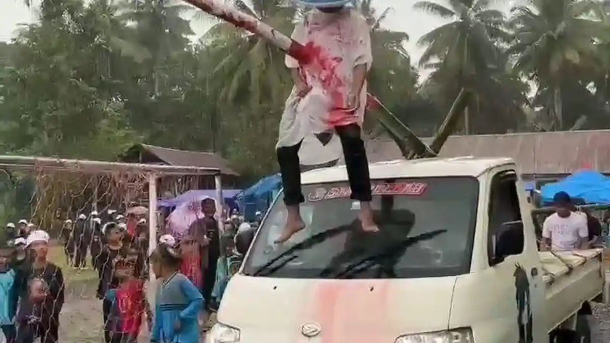 Terobos Hujan Deras, Pemuda Massewae Pinrang Tampilkan Teatrikal Kemerdekaan