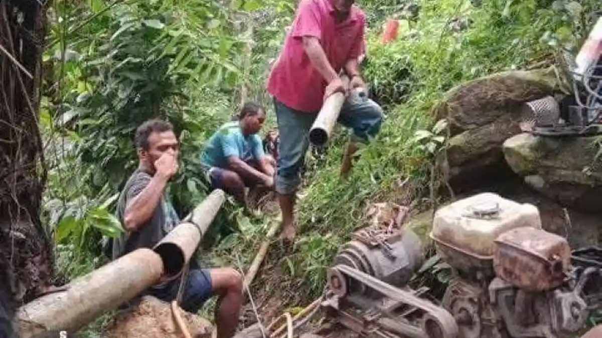 UPTD SPAM Manggarai Perbaiki Pipa Putus Akibat Longsor di Wae Roda dan Wae Mas