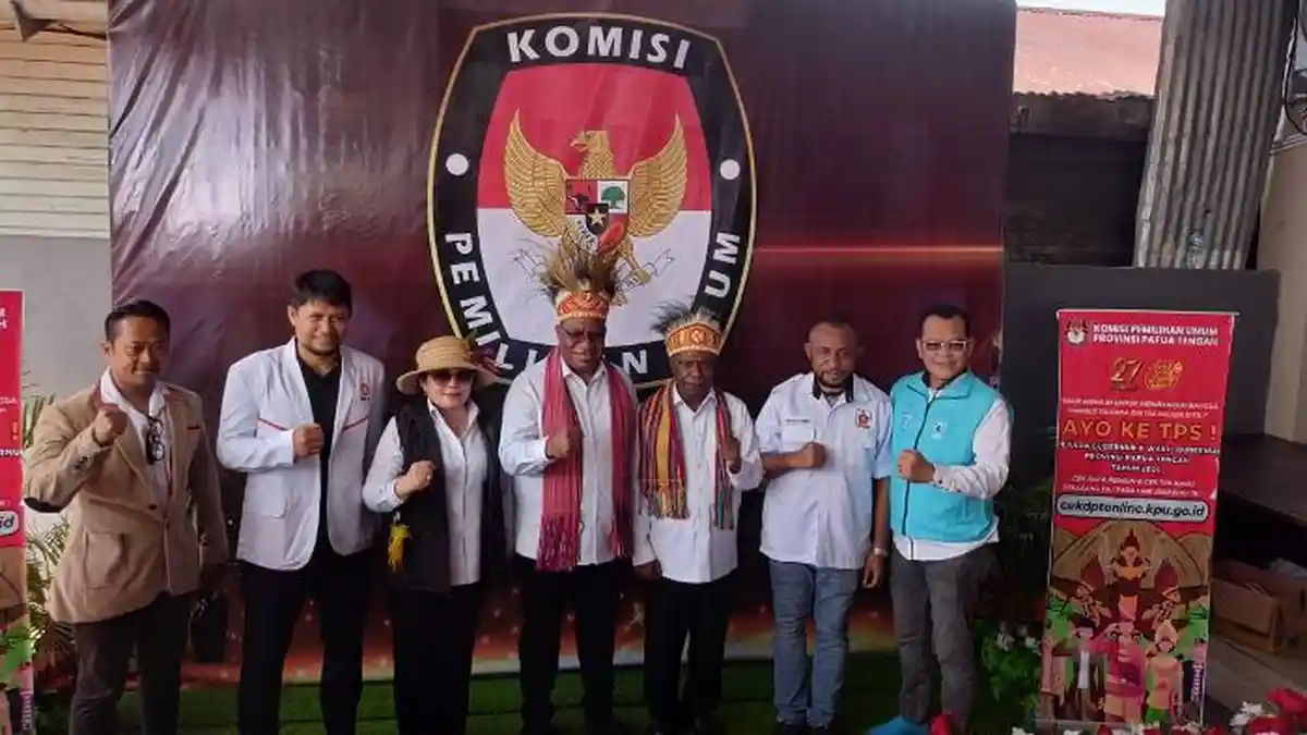 John Wempi Wetipo dan Ausilius You Resmi Daftar Cagub dan Cawagub Papua Tengah