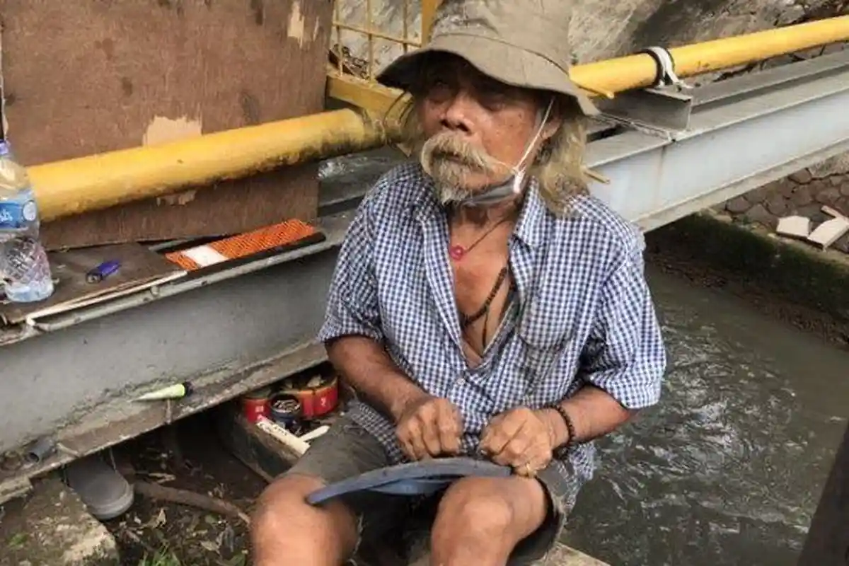 Aksi Blusukan Risma Dituding Settingan, Ini Penjelasan Tunawisma yang Ditemui Mensos di Sudriman