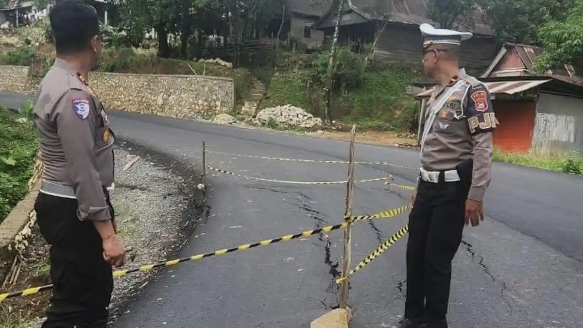 Cuaca Buruk dan Konstruksi Dasar Tak Kokoh Diduga Jadi Penyebab Jalan Amblas di Maros