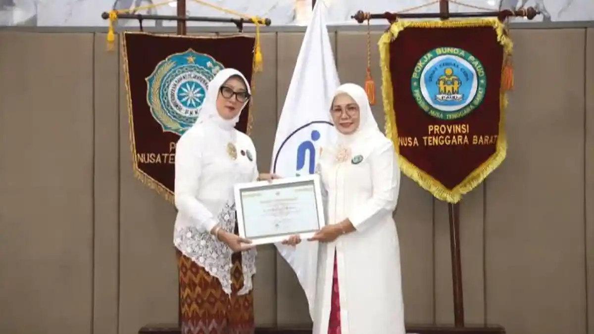 Wabup Hj Hanipah Dilantik Gubernur NTB sebagai Bunda PAUD Sumbawa Barat