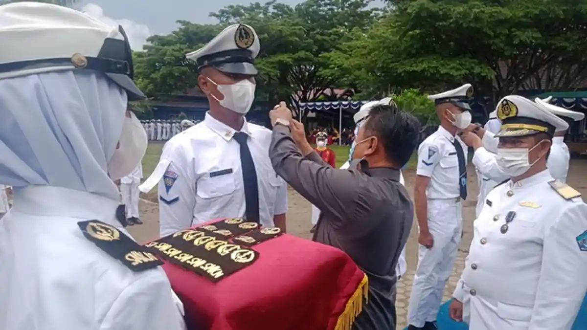 Lantik Taruna dan Taruni SMKN 5 Balikpapan, Sigit Ingatkan Lebih Disiplin dan Berkarakter