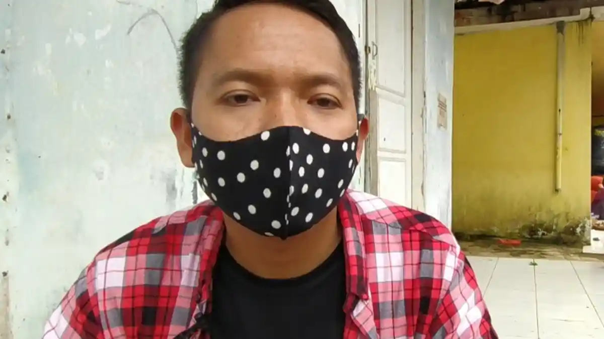 Pemuda Ini Di-PHK, Dapat Bantuan Covid-19 tapi Duitnya Disunat di Satu Ruangan Tanpa Penjelasan