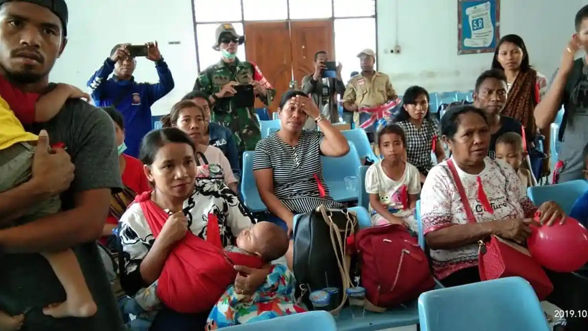 Dominan Anak dan Perempuan Pengungsi  Wamena  Turun  di  Maumere