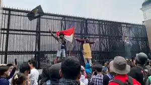 20250826_Demo-di-depan-gedung-DPR-MPR-R.jpg