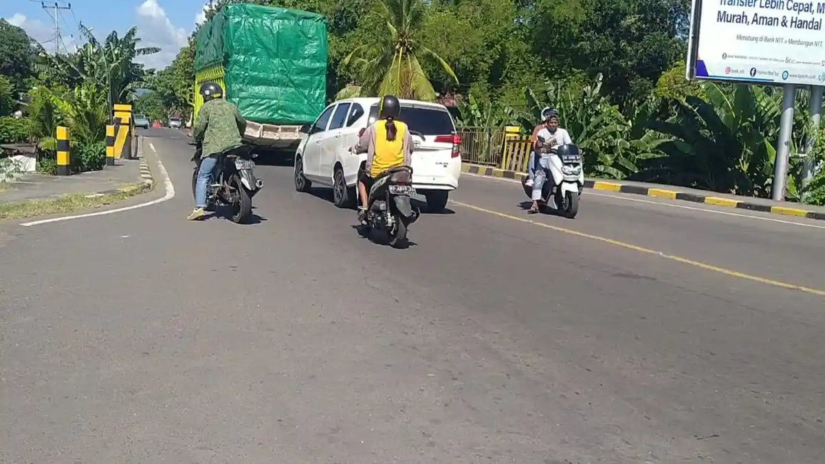 Takut Ditilang, Pengendara motor di Sikka Panik dan Nekat Lawan Arah