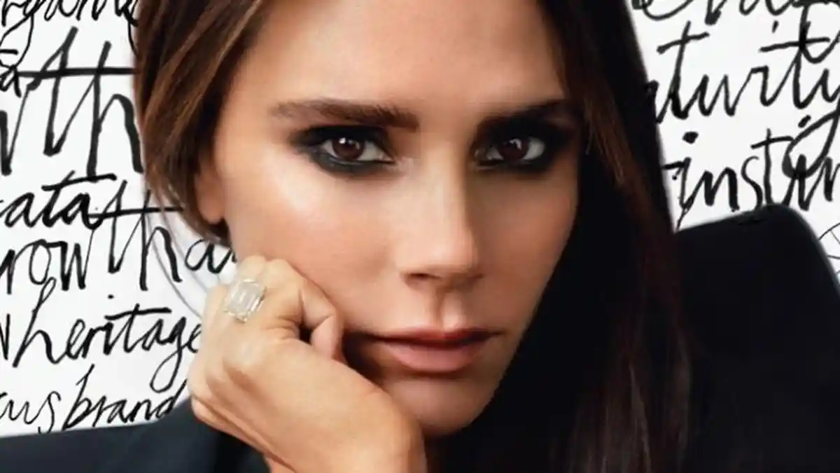 Victoria Beckham Disebut Mirip Boneka Annabelle saat Pamer Gaun Favorit