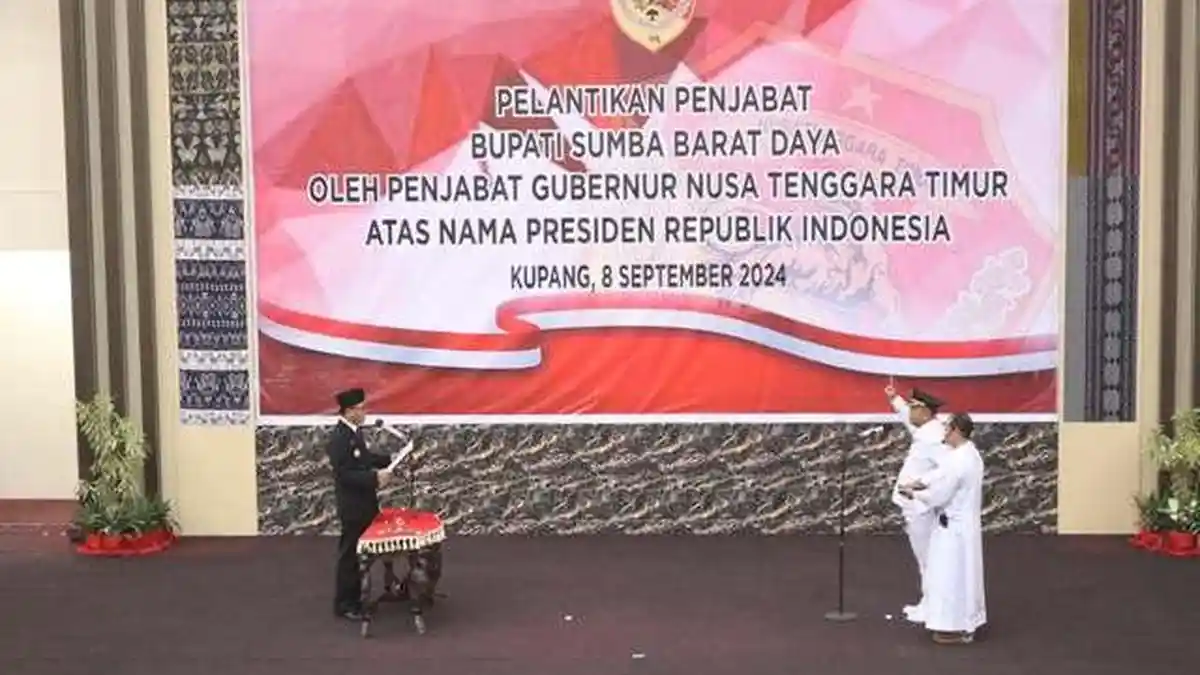 Lantik Penjabat Bupati Sumba Barat Daya, Penjabat Gubernur NTT Andriko Susanto Minta Keterbukaan