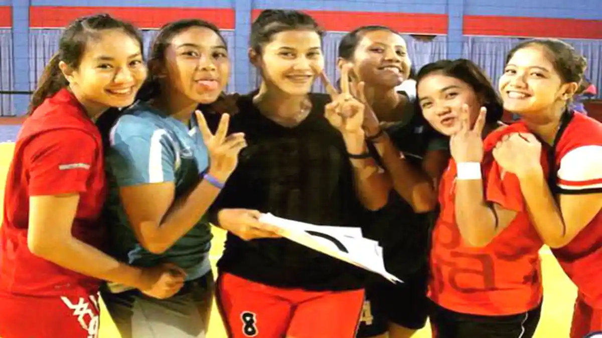 Putri Jakarta Electric PLN Sengat Jakarta BNI 46