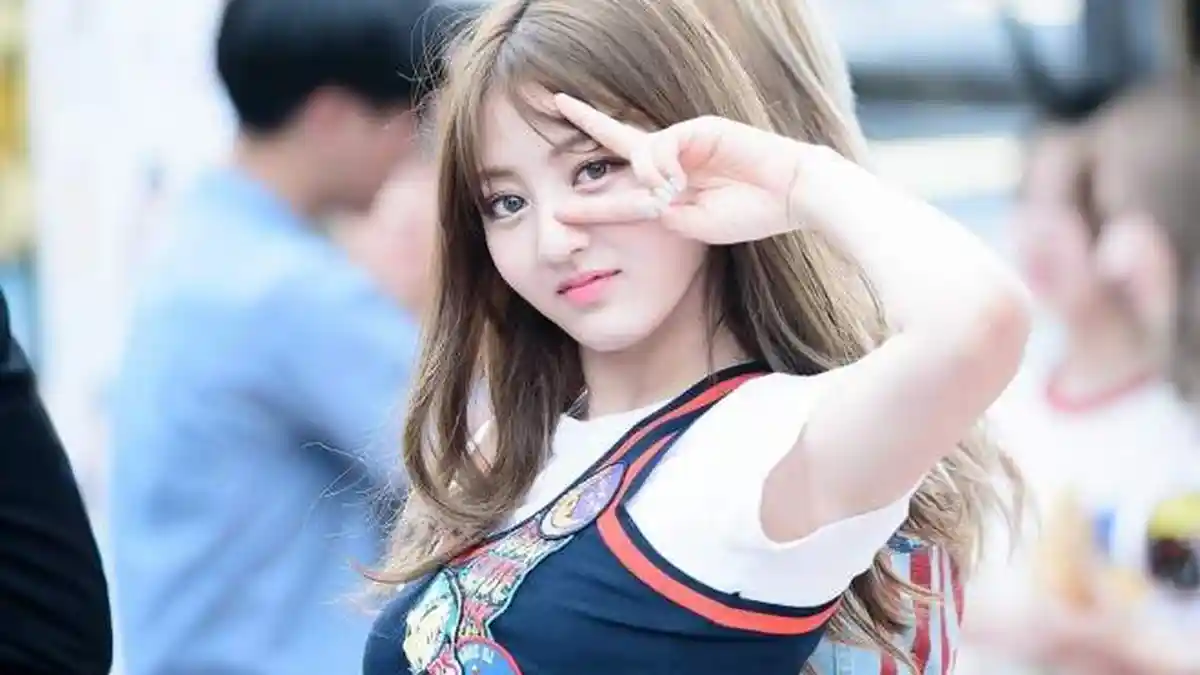 Tampil dengan Kulit Lebih Gelap, Penampilan Jihyo TWICE Tuai Pujian!
