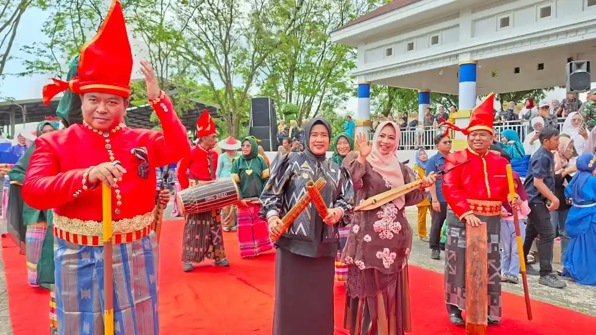 Sidrap Memang Beda, Lihat Penampilannya di Jambore dan Hari Kesatuan Gerak PKK di Bone