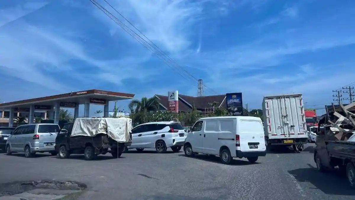 Sudah Dua Hari Antrian Panjang BBM Terjadi di SPBU Aceh Utara & Lhokseumawe