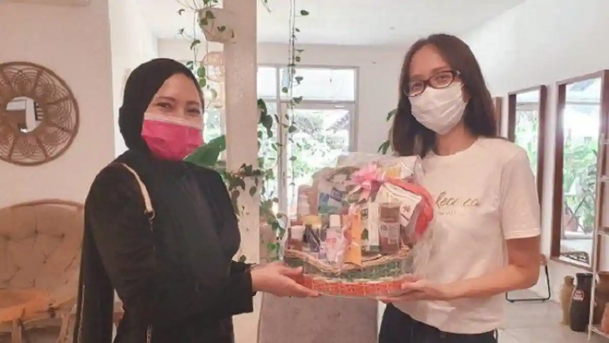 Viral, Wenny Fatma Bagi Duit ke Followers di Masa Pandemi