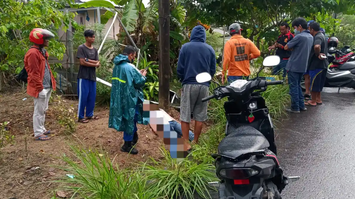 Pengendara Oleng Tabrak Tiang Listrik, Ditemukan Tewas di Pinggir Jalan