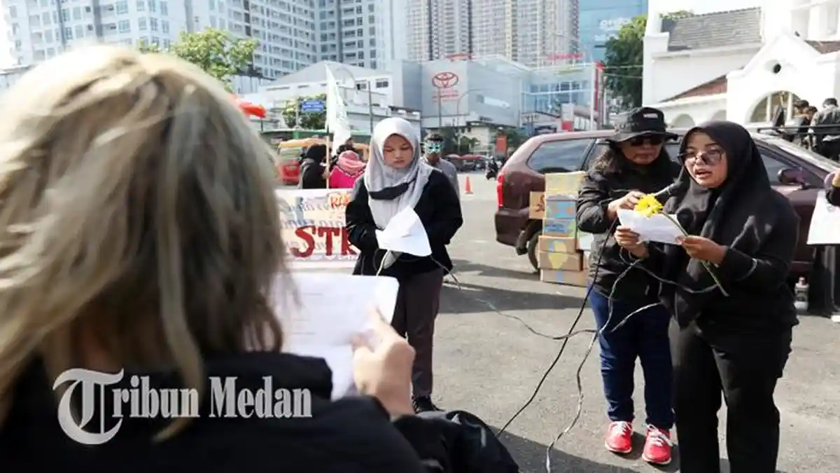 Berita Foto: Gerakan Iklim Global, Puluhan Aktivis dan Mahasiswa Unjuk Rasa di Titik Nol Kota Medan - 2392022_GERAKAN-IKLIM-GLOBAL_ABDAN-SYAKURO-5.jpg