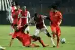 Lesly De Sa Dihadang Pemain Persija
