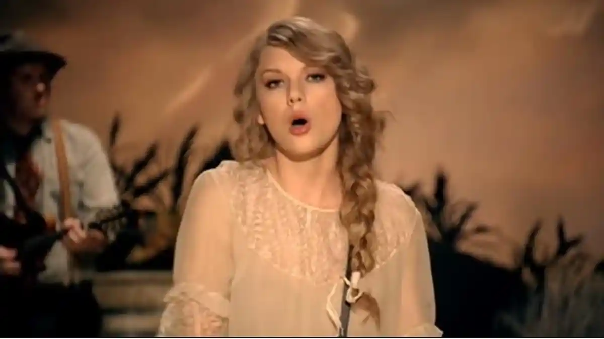 Chord Lagu Back to December - Taylor Swift: So This is Me Swallowing My Pride