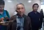 Amin Rais Dikerumuni Wartawan