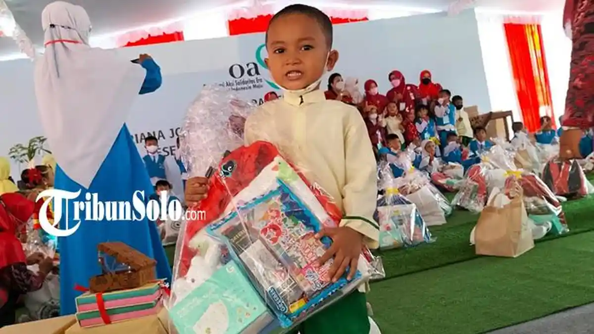 Aksi Menggemaskan Refano, Siswa TK di Sragen yang Berani Bernyanyi di ...