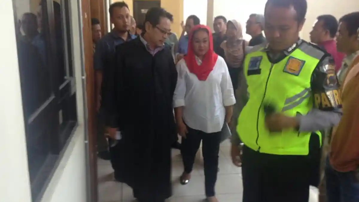 Begini Cara Bupati Klaten Sri Hartini Mencatat Uang-uang yang Diterimanya