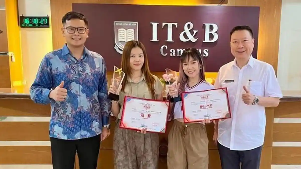 Dua Mahasiswi Institut Bisnis IT&B Raih Juara Kompetisi Penyanyi Muda Tiongkok–ASEAN 2025