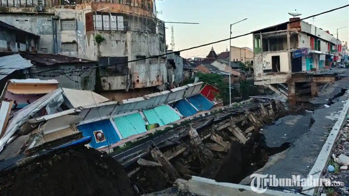 Jalan Nasional di Jember Ambles, Warga Sekitar Mengaku Sempat Dengar Suara Aneh dari Retakan