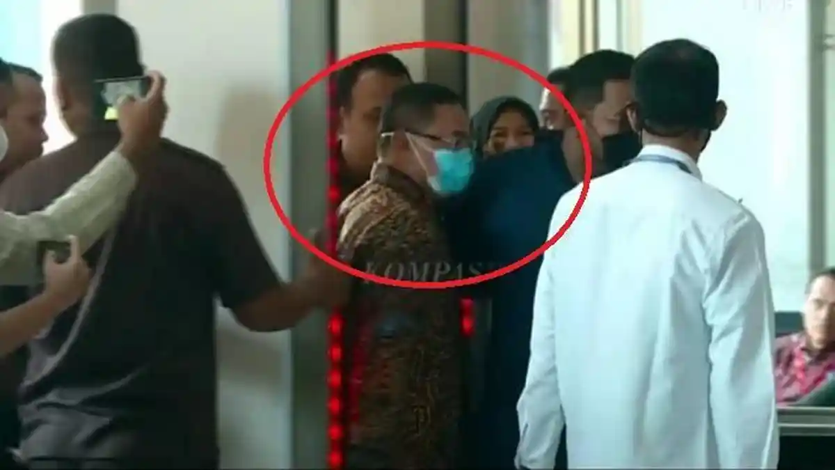 Diperiksa KPK, Bupati Sudewo Datang Pakai Masker, Jadi Saksi Kasus Dugaan Suap Kereta Api