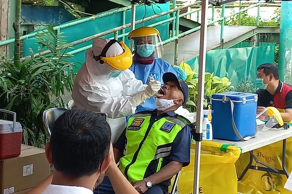 PD Pasar Kota Tangerang Lakukan Tes Swab PCR Secara Acak, Antisipasi Varian Omicron