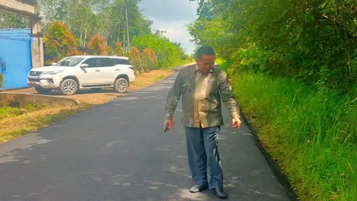 Viral Video Aspal Jalan Mudah Terkelupas di Ogan Ilir, Dinas PUPR Ungkap Fakta Sebenarnya
