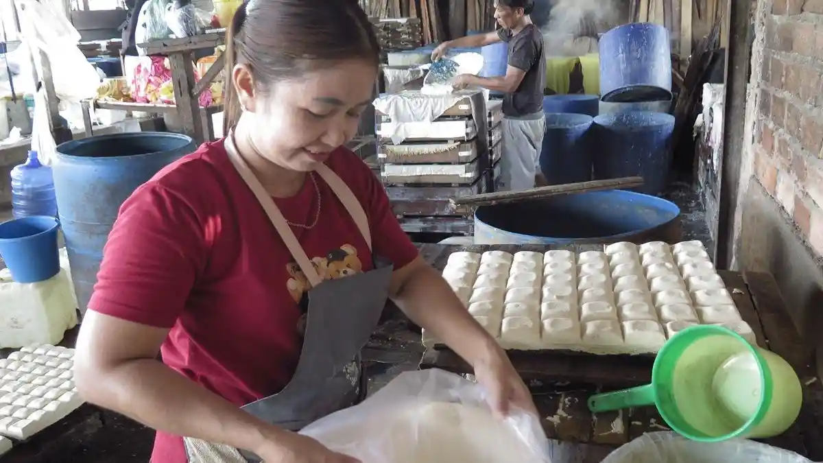 Kisah Pabrik Tahu Ko Ateng di Palembang: Olah Setengah Ton Kedelai hingga Jadi Pemasok Dapur MBG - Tribunsumsel.com