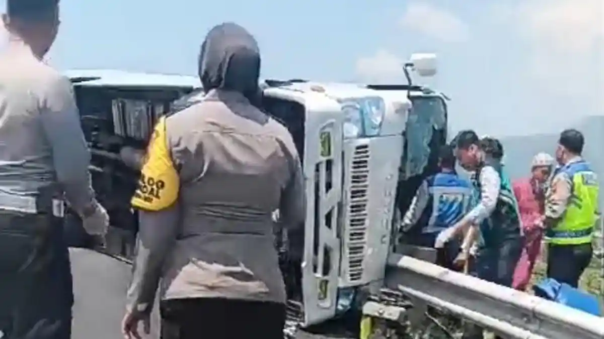 Detik-detik Kecelakaan Elf Rombongan Santri dari DI Yogyakarta di Tol Bawen, 4 Orang Meninggal