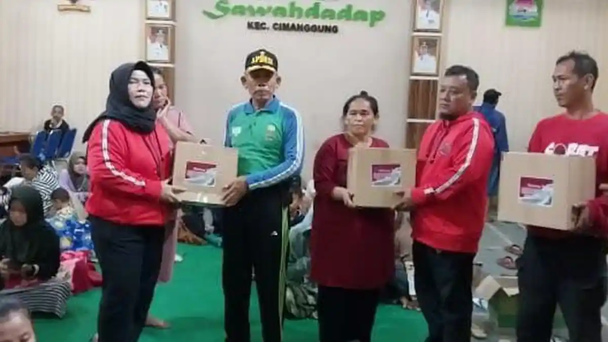Tb Hasanuddin Gerak Cepat Bantu Korban Banjir Bandang Cimanggung