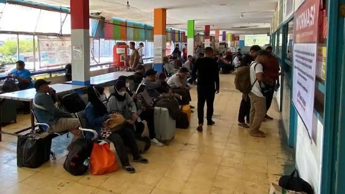 H-4 Lebaran 2026, Terminal Baranangsiang Bogor Makin Ramai, Mahasiswa Sragen Rela Beli Tiket Mahal