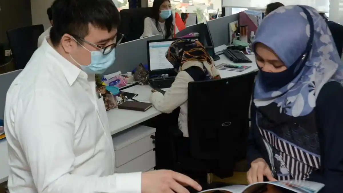 Disiplin Bermasker Selama di Kantor Cegah Tertular COVID-19