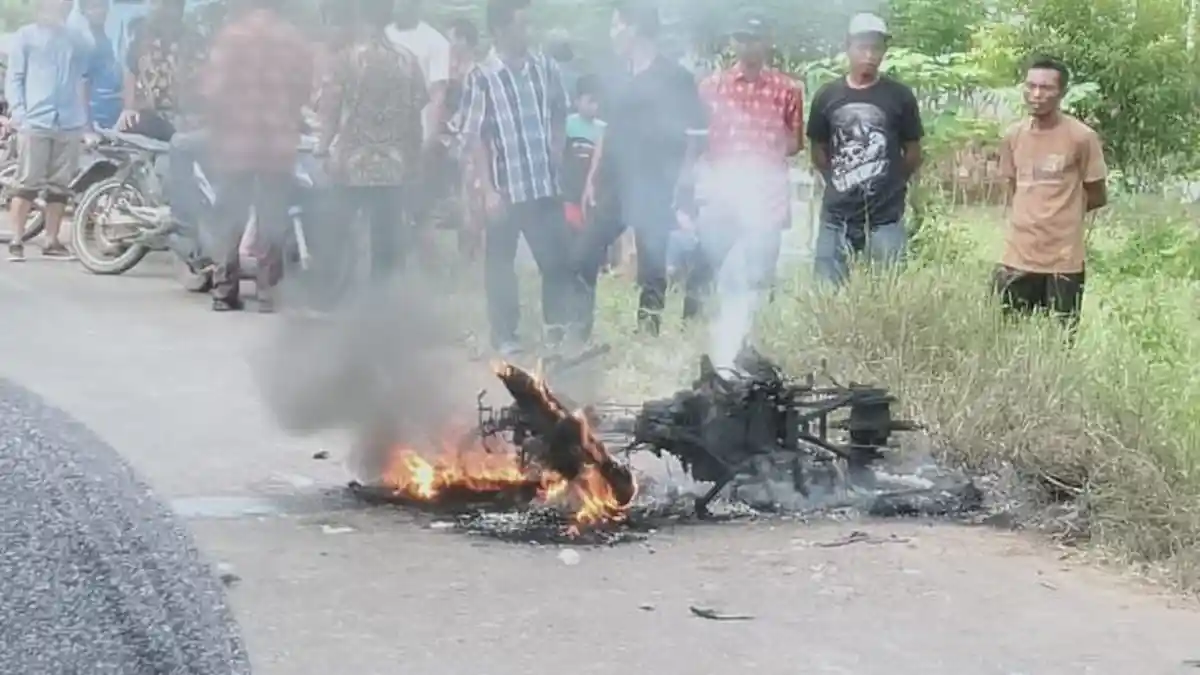 Warga Bakar Motor Pembegal di Musirawas, 2 Pembegal Sempat Kabur ke Hutan Ditangkap
