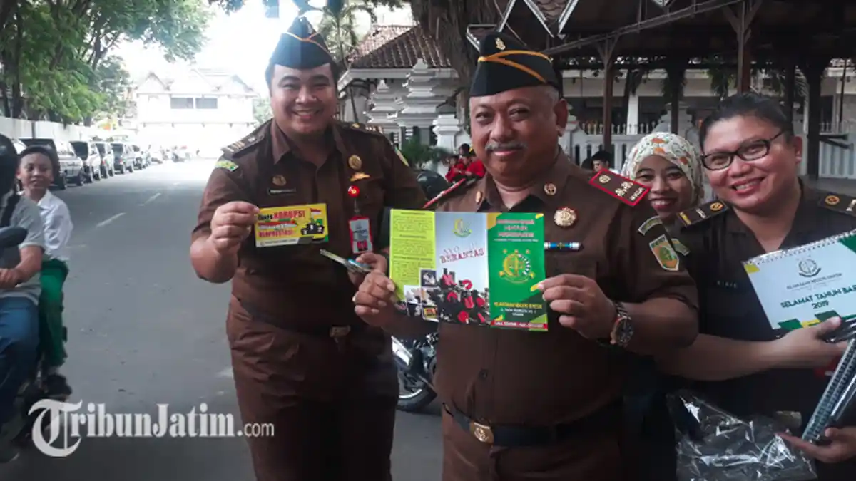 Kejaksaan Negeri Gresik Rayakan Hari Anti Korupsi Sedunia, PNS Panik Mengira ada Penggeledahan