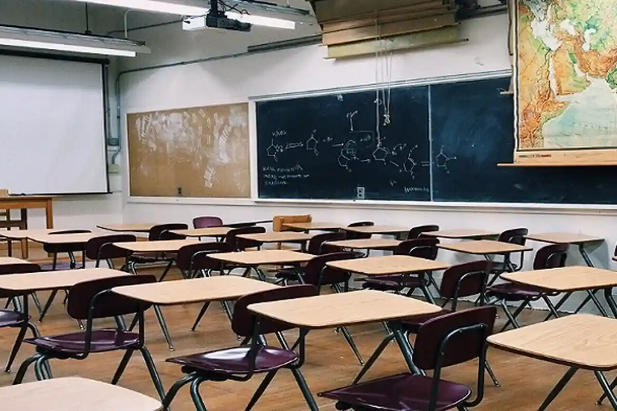 Siswa SMP Dipukul Pakai Kayu Oleh Guru, Sebelumnya Ditampar hingga Giginya Copot, Ini Kata Kepsek