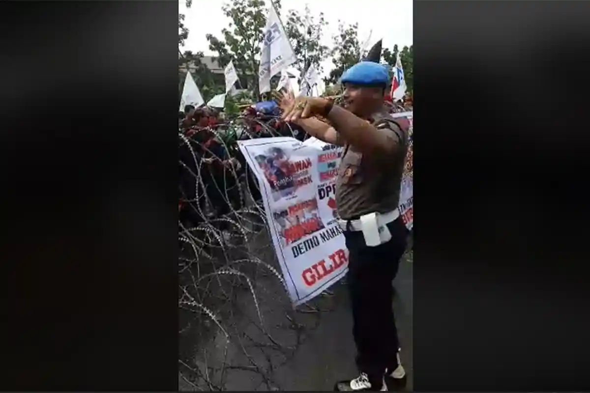 Cara Polisi Redam Aksi Demo Buruh di Batam Jadi Sorotan, Ternyata Ini yang Dilakukan