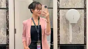 Potret-selfie-Mayang-Lucyana-Fitri-di-Gedung-DPR-RI.jpg